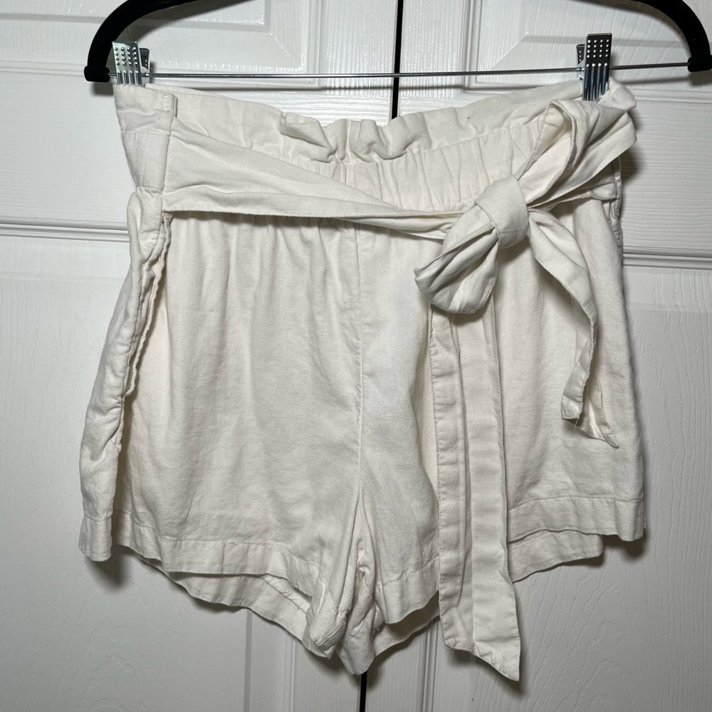 White Abercrombie and Fitch Linen Style Shorts Size M